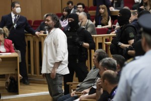 Διεκόπη η δίκη της Χρυσής Αυγής: Θα συνεχιστεί στις 6 Ιούλη - "'Όχι" στα αιτήματα αποφυλάκισης από την Εισαγγελέα