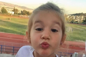 Συγκινεί ο πατέρας του Ιάσονα που σκοτώθηκε σε τροχαίο έξω από τη Βουλή – Λαμπαδηδρομία στη μνήμη του - εικόνα 2