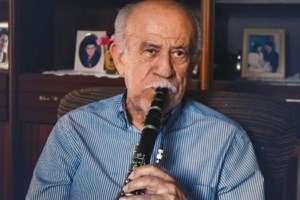 Γρηγόρης Καψάλης: Συγκίνηση και κλαρίνα στην κηδεία του σπουδαίου δεξιοτέχνη μουσικού στα Γιάννενα  [εικόνες] - εικόνα 6