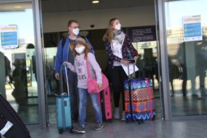 Αλλαξαν γνώμη οι Βρετανοί: Στη "λευκή" λίστα η Ελλάδα - Χωρίς καραντίνα οι ταξιδιώτες από τη χώρα μας