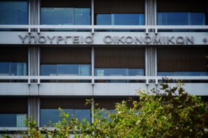 Συντάξεις 800 ευρώ μετά από 40 χρόνια εισφορών για 9 στους 10 ελεύθερους επαγγελματίες - To πρόβλημα και η λύση του