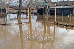 Σεισμός στη Ναύπακτο: Οι κάτοικοι ξενύχτησαν στους δρόμους - Σημειώθηκε κατολίσθηση, κατεδαφίστηκε αποθήκη [βίντεο]