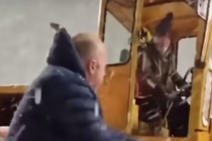 Σάλος με την βράβευση Μπέου από τη Σοφία Σακοράφα- Είναι "τραμπούκος και φασίστας", λέει το ΜέΡΑ25