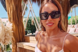 Ευρυδίκη Βαλαβάνη: Ανανεωμένη με ψηλόμεσο denim, crop top και χρυσές γόβες στην νέα της εμφάνιση - εικόνα 6