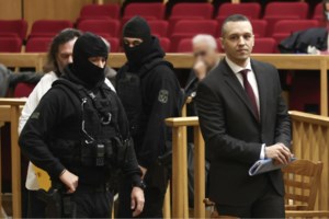 Απίστευτη "ανταρσία" στους Σπαρτιάτες: Εννέα βουλευτές "αδειάζουν" τον Στίγκα και στηρίζουν τον Κασιδιάρη μέσω... Φλώρου