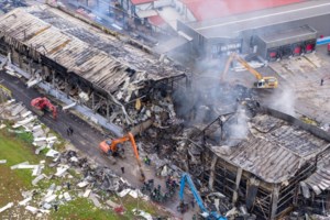 "Βιολάντα": Συγκλονίζει διασωθείσα υπάλληλος του εργοστασίου - "Ακούσαμε έναν κρότο και πέσαμε κάτω" [βίντεο]