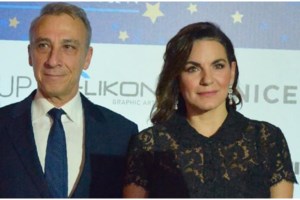 Μαρέβα Γκραμπόφσκι Μητσοτάκη: Minimal chic στη Θεσσαλονίκη με πλισέ φούστα και μπότες - εικόνα 9