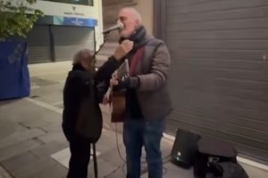 Μανώλης Ρακιντζής: "Τι έγινε ρε φίλε; Με αγκάλιασε ο Ξαρχάκος; Ένιωσα ανατριχίλα" - Συγκινημένος ο μουσικός - εικόνα 3