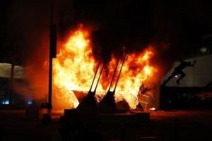 Σε εξέλιξη πυρκαγιά στον Μποζικά Κορίνθιας