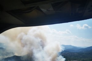 Μεγάλη φωτιά στη Λέσβο: Στις φλόγες δασική έκταση - Κάηκαν σπίτια στα Βατερά που εκκενώθηκαν - εικόνα 2