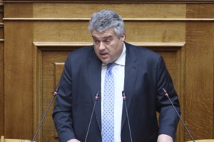 Νομοσχέδιο για ομόφυλα ζευγάρια - Πέτσας:  Διαφωνώ και θα απέχω από την ονομαστική ψηφοφορία