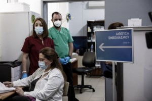 Εμβόλια: "Όχι" σε τρίτη δόση στον γενικό πληθυσμό από ΠΟΥ και FDA - Επί του παρόντος τουλάχιστον