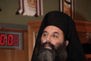 Μητροπολίτης Λαγκαδά: Mε ειδικές ολόσωμες στολές και μάσκες η κηδεία του λόγω κορονοϊού [εικόνες] - εικόνα 6