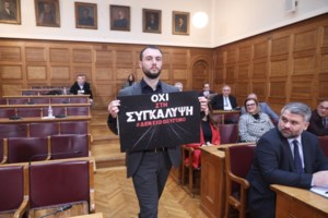 Τέμπη: Η Βούλτεψη τα βάζει με τους δημοσιογράφους: "Κατηγορώ την ΕΣΗΕΑ - Παίρνει μέρος στις απεργίες, στο Μάτι άλλα έλεγε"