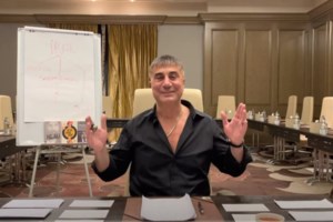 "Κοριοί" στο κόμμα του Ερντογάν: Στελέχη φοβούνται ότι ο Σοϊλού "παγίδευσε" τα τηλέφωνά τους