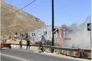 Φωτιά στο Ρέθυμνο: Bαθιά οδύνη στην κηδεία του 58χρονου πυροσβέστη - Με την ελληνική σημαία το φέρετρό του