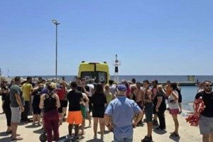 "Μην αφήνετε τα παιδιά από τα μάτια σας" στη θάλασσα: Τα λάθη που κάνουν οι γονείς - Στα ρηχά οι πιο πολλοί πνιγμοί