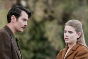 Αγνώριστος ο Δημήτρης Γκοτσόπουλος στις διακοπές του - Με μούσι και σκουλαρίκι [εικόνα]