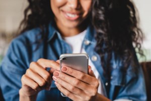 Πανελλήνιες 2023: Η δικηγόρος που έγινε γιατρός, ο σεφ που διάβαζε σε κουζίνες και η 61χρονη που επέστρεψε στα θρανία