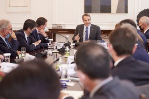 "Απάντηση" Μητσοτάκη σε Τσίπρα: Πράγματι, έκλαιγαν οι συνταξιούχοι έξω από τα ΑΤΜ το 2015 [Βίντεο] - εικόνα 2