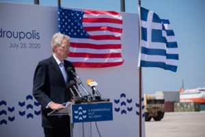 Επίσκεψη Πάιατ στα ΕΛΠΕ: Ενθουσιασμένος για τη μακρά ιστορία παραγωγικής συνεργασίας με αμερικανικές επιχειρήσεις