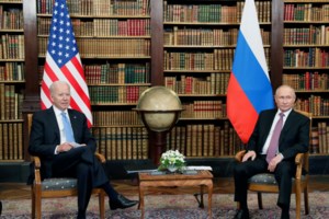 Χάος στη συνάντηση Μπάιντεν - Πούτιν: Σπρωξίματα και φωνές ανάμεσα σε Αμερικανούς και Ρώσους δημοσιογράφους [Βίντεο]