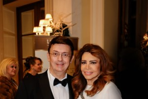 Μελίνα Νικολαΐδη: Σικ, με total brown look σε χαλαρή βόλτα στα νότια προάστια - εικόνα 3