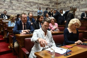 Με αμηχανία και αμφισβήτηση το ντεμπούτο Κασσελάκη στην ΚΟ ΣΥΡΙΖΑ: Τα 16 "όχι" και ο φόβος της διάσπασης