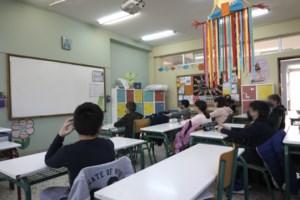 "Είσαι πολύ όμορφη...": Σοκάρουν τα μηνύματα του δασκάλου και πατέρα δύο παιδιών στις 9χρονες μαθήτριές του - εικόνα 2