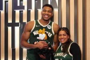 ESPN: "Ο Αντετοκούνμπο θα εξερευνήσει τις επιλογές του εκτός Μιλγουόκι"