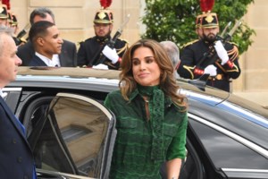 Βασίλισσα Ράνια: Στη δουλειά με την τριών μηνών εγγονή της - Η πριγκίπισσα Ιμάν ποζάρει στην αγκαλιά της γιαγιάς της - εικόνα 4