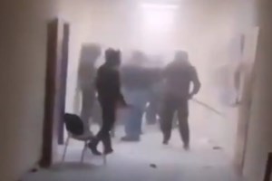 Πολυτεχνείο: Μικροεπεισόδια πριν κλείσουν οι πύλες - Ξεκίνησε η πορεία προς την αμερικανική πρεσβεία - εικόνα 7