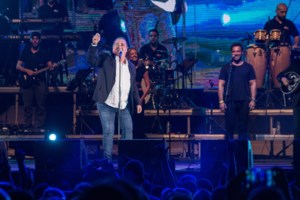 Βασίλης Καρράς: Αγαπήθηκε "από τον βορρά μέχρι τον νότο" - Ο όρος για να πει το "Άστην να Λέει" των Πυξ Λαξ