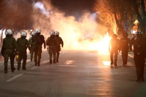 Θεσσαλονίκη: Ανδρας δέχθηκε πυροβολισμούς έξω από κατάστημα - Αναζητείται ο δράστης