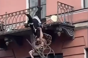 Λευκορωσία: Ποιος είναι ο ακτιβιστής της αντιπολίτευσης που προσπάθησε να αυτοκτονήσει μέσα στο δικαστήριο [Βίντεο] - εικόνα 2