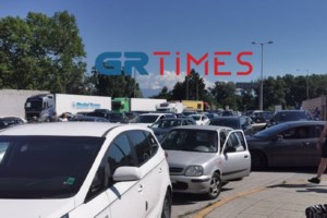 Δεύτερη ημέρα με ουρές χιλιομέτρων στο τελωνείο του Προμαχώνα