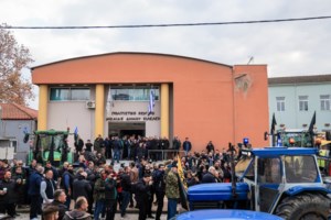 Αγροτικές κινητοποιήσεις: Στα μπλόκα παραμένουν τα τρακτέρ - Πού είναι ανοιχτή η διέλευση