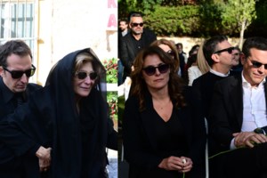 Κηδεία Φλαμπουράρη: Εκλαψε ο Τσίπρας στο κλείσιμο του επικήδειου λόγου - "Καλό ταξίδι, παππού Αλέκο" - εικόνα 2