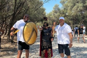 Μάτζικ Τζόνσον: Για ψαράκι στον "Κόμη" μαζί με Samuel Jackson και Ll Cool J - Ποια είναι η γνωστή ταβέρνα της Ζακύνθου