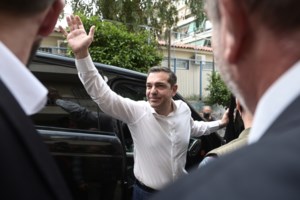 Αλέξης Τσίπρας: "Επιτρέπεται να πέσεις, επιβάλλεται να σηκωθείς. Είμαστε όρθιοι" - εικόνα 14