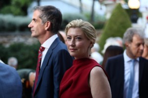 Σία Κοσιώνη: Η selfie χωρίς μακιγιάζ από την παραλία - "Λίγο ακόμη καλοκαιράκι"