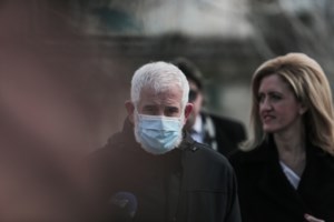 Εκβιασμό με ψεύτικες γυμνές φωτογραφίες της, καταγγέλλει η αντιδήμαρχος Βάρης-Βούλας-Βουλιαγμένης