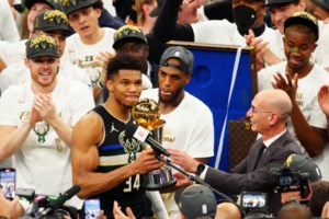 Tα αδέρφια Αντετοκούνμπο ανοίγουν μαγαζί με ρούχα στο "Ελ. Βενιζέλος" - εικόνα 2