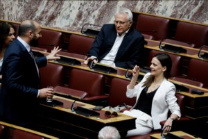 Αχτσιόγλου για ΣΥΝ-εργασία: Μείωση μισθού ή απόλυση οι "επιλογές" της κυβέρνησης στους εργαζόμενους