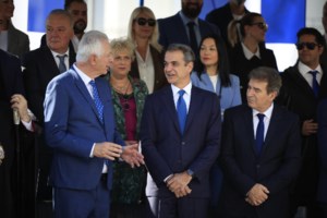 Έρχεται έκτακτη οικονομική ενίσχυση τα Χριστούγεννα – Ποιους θα αφορά