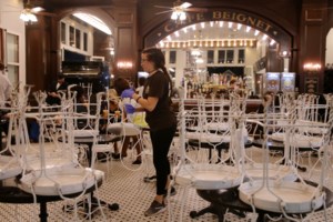 Κορονοϊός: Δωρεάν τηλέφωνο, ίντερνετ και συνδρομητική τηλεόραση ζητά από τους παρόχους η κυβέρνηση