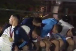 Μουντιάλ 2022: Με ένα καυτό φιλί γιόρτασαν η Μις Αργεντινή και η Μις Πουέρτο Ρίκο [Εικόνες]