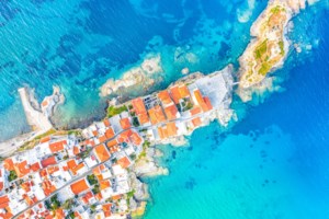 Ο super glam γάμος της πρώην Μις Μεγάλη Βρετανία στο Island στη Βάρκιζα - Εφθασε στο Βενιζέλος με 14 βαλίτσες - εικόνα 10