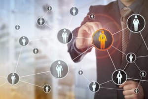 Τσουχτερά πρόστιμα σε εργοδότες που παραβιάζουν κάρτες εργασίας και γονικές άδειες - Τι προβλέπεται για την παρενόχληση