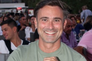 Καπουτζίδης: Δεν πειράζει να δείτε κι εσείς δύο γκέι άντρες στην TV - Συγγνώμη κιόλας αν σας έπεσε βαρύ - εικόνα 2